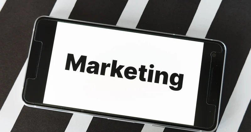 Contenu produit par l'influence et contenu propre